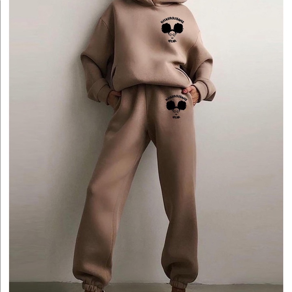 Soft hooded with pockets on top sweat suit